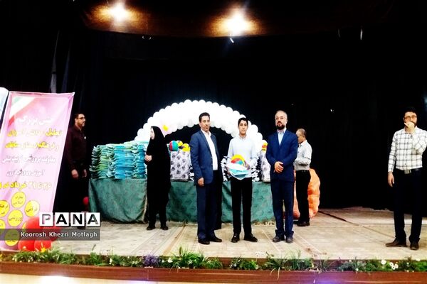 تقدیر از دانش‌آموزان و فرهنگیان ممتاز مسابقات در شهرستان کازرون