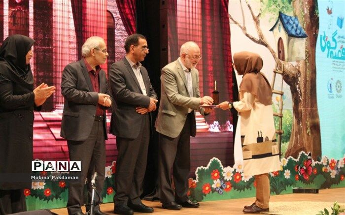 قصه‌گوهای برتر نخستین جشنواره ملی قصه‌گویی کتابخانه‌های عمومی  معرفی شدند