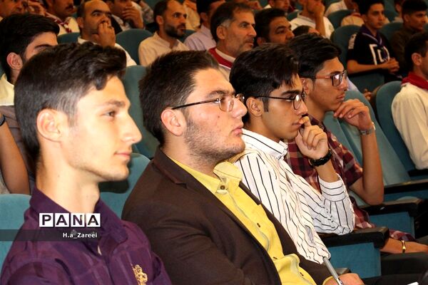 نشست مشترک مجامع اعضا،مربیان و شوراهای دانش‌آموزی اصفهان