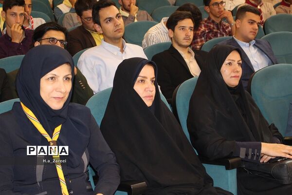 نشست مشترک مجامع اعضا،مربیان و شوراهای دانش‌آموزی اصفهان
