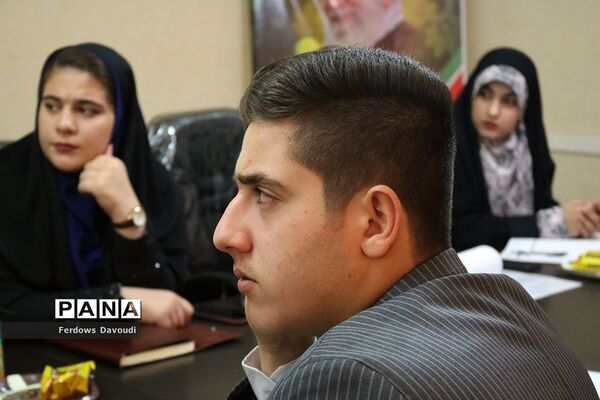 نشست اعضا هیات رئیسه نهمین دوره مجلس و شوراهای  دانش آموزی  خوزستان