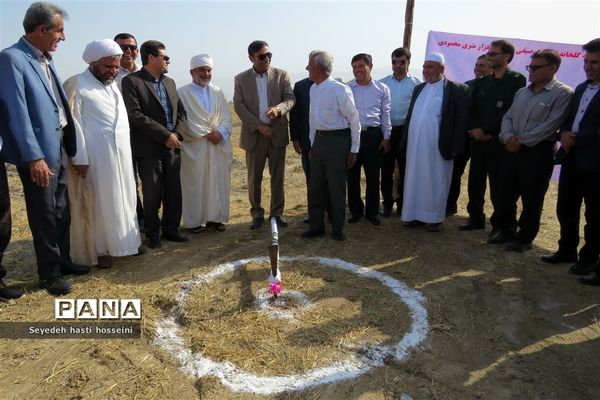 کلنگ‌زنی گلخانه ۱.۵ هکتاری با اعتبار ۳۶ میلیارد ریال در بخش گله‌دار