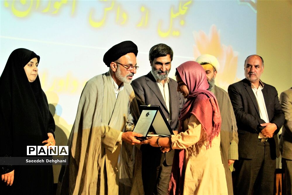 تقدیر از برگزیدگان جشنواره استانی شعر غدیر