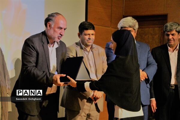 تقدیر از برگزیدگان جشنواره استانی شعر غدیر