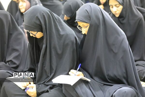 دیدار جمعی از طلاب و روحانیون فعال در مدارس استان با نماینده ولی فقیه