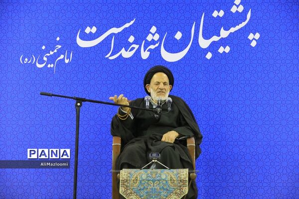 دیدار جمعی از طلاب و روحانیون فعال در مدارس استان با نماینده ولی فقیه