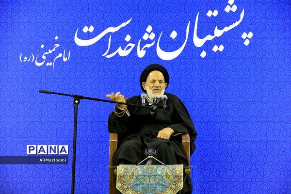 دیدار جمعی از طلاب و روحانیون فعال در مدارس استان با نماینده ولی فقیه