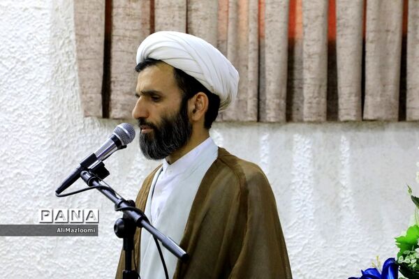 دیدار جمعی از طلاب و روحانیون فعال در مدارس استان با نماینده ولی فقیه