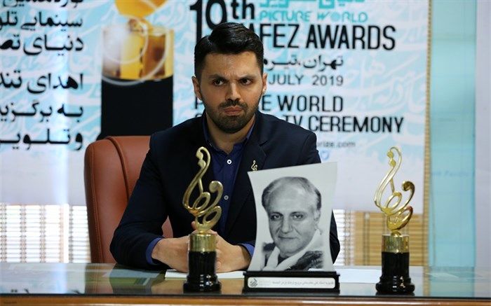 تندیس حافظ علی معلم به «گلاب آدینه» اهدا می شود