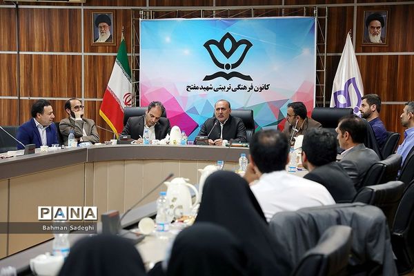 بازدید مدیرکل فرهنگی هنری  از دبیرخانه جشنواره فرهنگی هنری