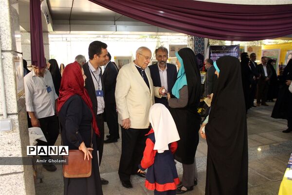 نمایشگاه دستاوردهای مدارس خیرساز استان تهران