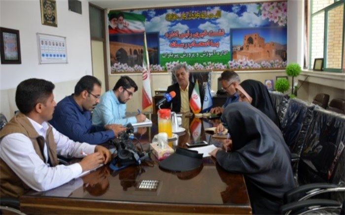 نشست خبری رئیس آموزش و پرورش پیربکران با اصحاب رسانه