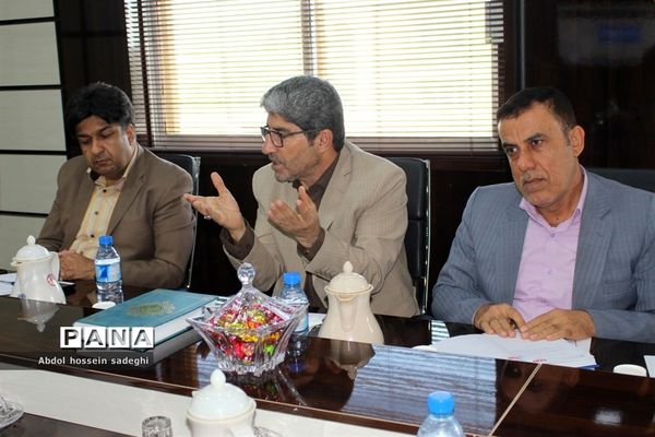 جلسه کارگروه استانی لباس فرم و سرویس دانش‌آموزی استان بوشهر