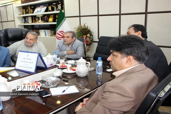 جلسه کارگروه استانی لباس فرم و سرویس دانش‌آموزی استان بوشهر