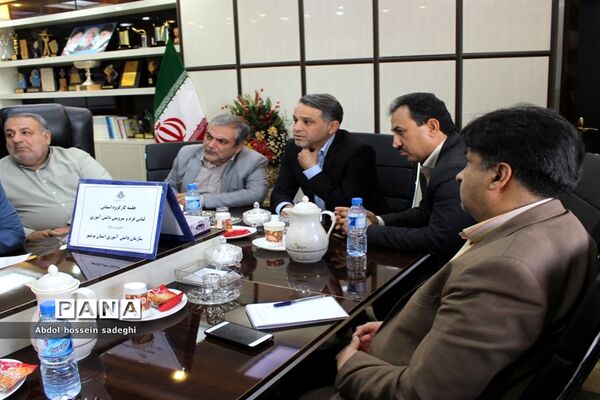 جلسه کارگروه استانی لباس فرم و سرویس دانش‌آموزی استان بوشهر