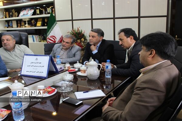 جلسه کارگروه استانی لباس فرم و سرویس دانش‌آموزی استان بوشهر