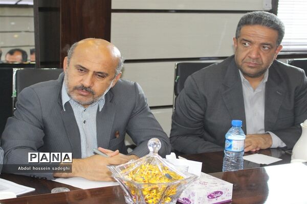 جلسه کارگروه استانی لباس فرم و سرویس دانش‌آموزی استان بوشهر