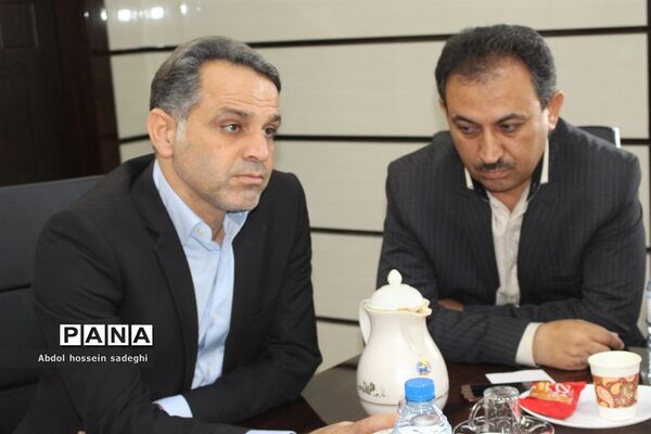 جلسه کارگروه استانی لباس فرم و سرویس دانش‌آموزی استان بوشهر