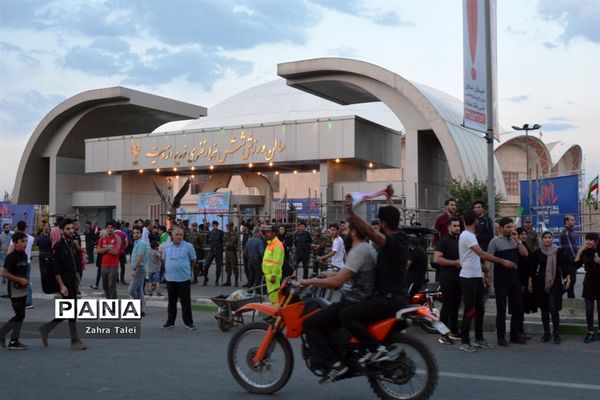 شادی مردم پس از برد تیم ملی والیبال ایران