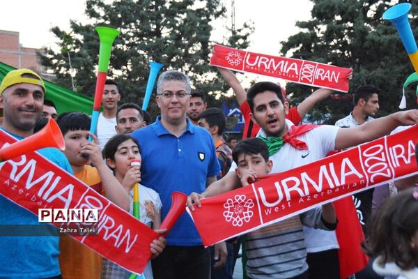 شادی مردم پس از برد تیم ملی والیبال ایران