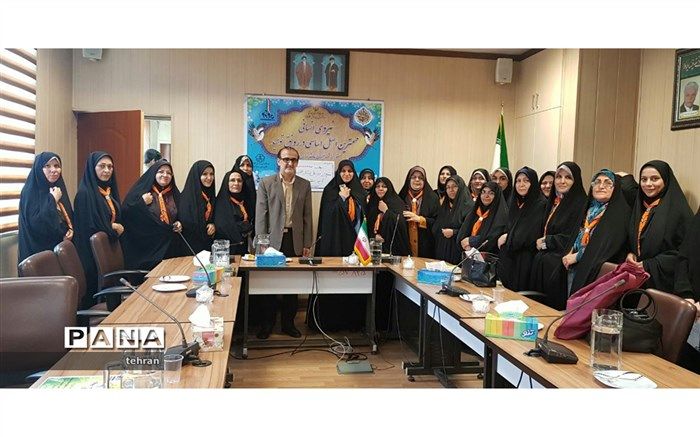 تقدیر از مربیان پیشتاز در آموزش و پرورش منطقه 15