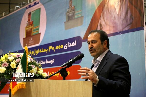 اهدای کالاهای اساسی به سیل زدگان شیراز