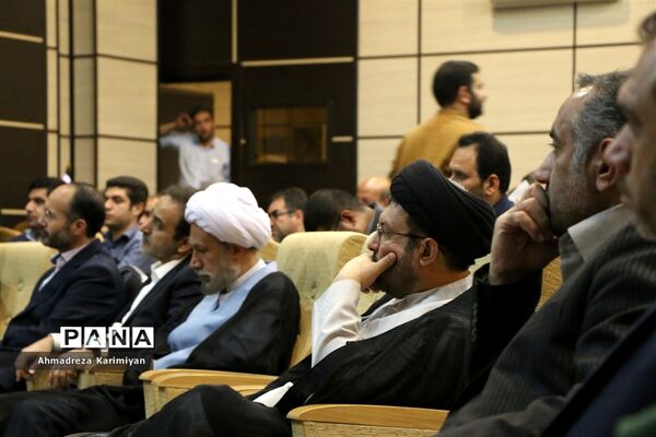 اهدای کالاهای اساسی به سیل زدگان شیراز
