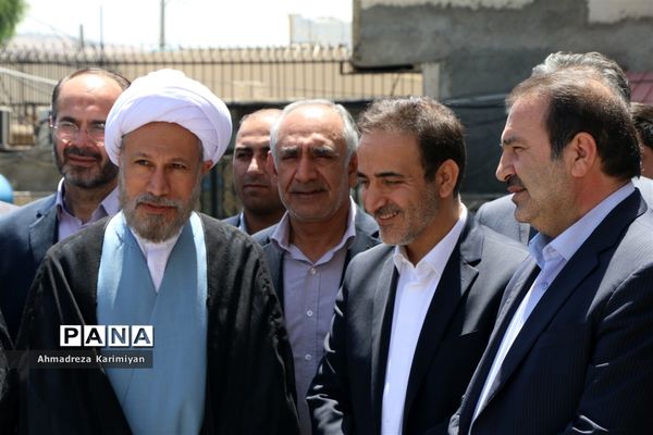 اهدای کالاهای اساسی به سیل زدگان شیراز