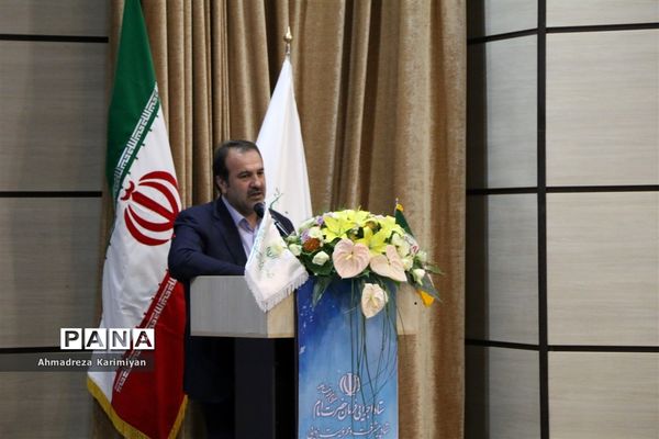 اهدای کالاهای اساسی به سیل زدگان شیراز