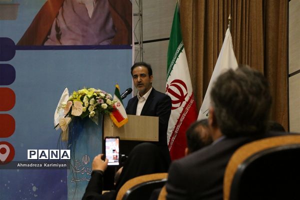 اهدای کالاهای اساسی به سیل زدگان شیراز