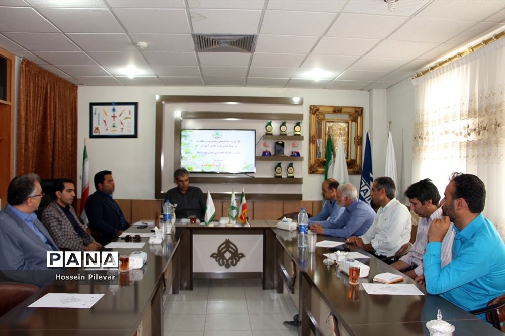 نشست کمیته تخصصی تعیین قیمت لباس فرم دانش‌آموزان