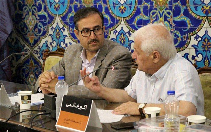 «بنز» و «بی ام و» را خوب می‌شناسیم ولی با صنایع خودمان آشنایی نداریم