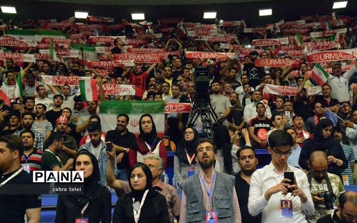 حرکت عجیب برای ورود بانوان به ورزشگاه غدیر ارومیه در لیگ ملت‌های والیبال