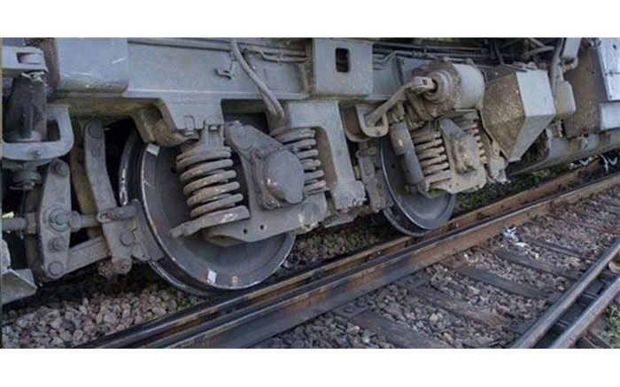 قطار اهواز هنگام مانور‌ از خط خارج شد + تصویر