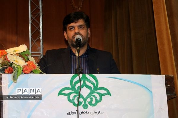 همایش تجلیل از مربیان و مدیران پیشتاز سازمان دانش‌آموزی ناحیه یک اهواز