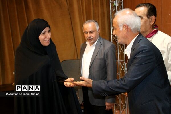 همایش تجلیل از مربیان و مدیران پیشتاز سازمان دانش‌آموزی ناحیه یک اهواز