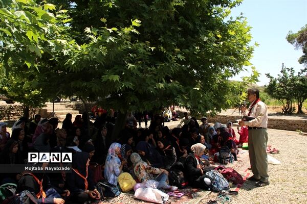 کوهپیمایی پیشتازان دخترمدارس زبرخان