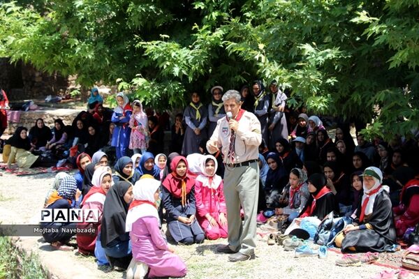 کوهپیمایی پیشتازان دخترمدارس زبرخان