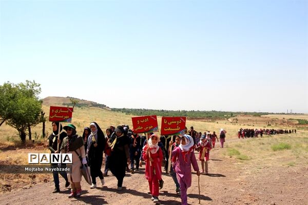 کوهپیمایی پیشتازان دخترمدارس زبرخان