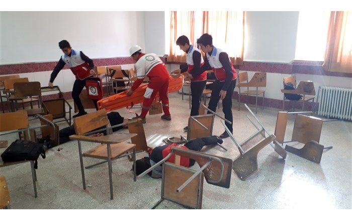 استان زنجان جزء استانهای نمونه کشور در اجرای بیستمین مانور سراسری زلزله انتخاب شد<span style="font-size:14px;">رئیس سازمان دانش‌آموزی این موفقیت را به همه‌ی عوامل اجرایی و دست‌اندرکاران و دانش‌آموزان استان زنجان تبریک عرض می نماید<font color="#000000"><fo