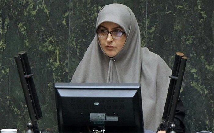 طیبه سیاوشی: ازدواج دختران کودک زندگیشان را تباه می کند