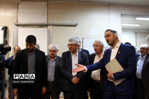 بازدید وزیر صنعت، معدن و تجارت از واحدهای تولیدی و صنعتی اسلامشهر
