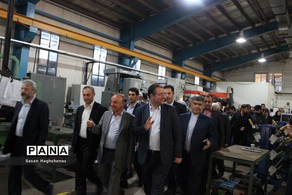 بازدید وزیر صنعت، معدن و تجارت از واحدهای تولیدی و صنعتی اسلامشهر