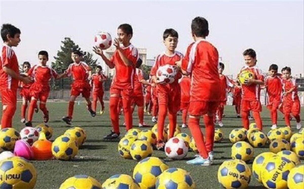 رونمایی ازپیراهن فصل 99-98 باشگاه فرهنگی ورزشی شاهین ملارد