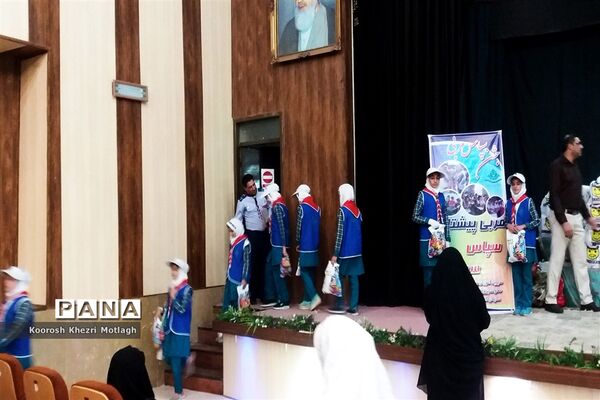 تجلیل از فرهنگیان ممتاز مسابقات  قرآن، عترت و نماز، فرهنگی  هنری و ورزشی در شهرستان کازرون