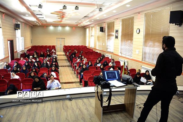 دوره آموزش اصول خبرنویسی و عکاسی دانش‌آموزان بناب