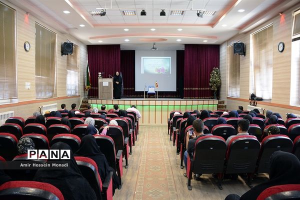 دوره آموزش اصول خبرنویسی و عکاسی دانش‌آموزان بناب