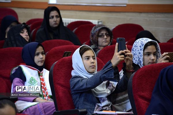 دوره آموزش اصول خبرنویسی و عکاسی دانش‌آموزان بناب