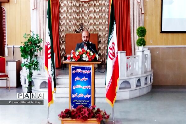 تجلیل از دانش آموزان و دبیران منتخب جشنواره‌ها و مسابقات علمی - پژوهشی در کازرون