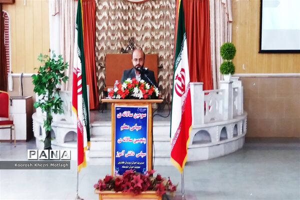 تجلیل از دانش آموزان و دبیران منتخب جشنواره‌ها و مسابقات علمی - پژوهشی در کازرون